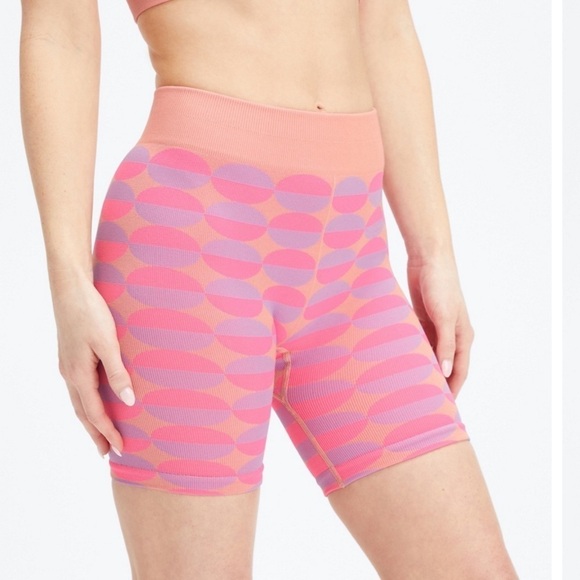 Fabletics Vanessa Hudgens patterned Seamless High-Waisted 9'' Short size small - Picture 1 of 10